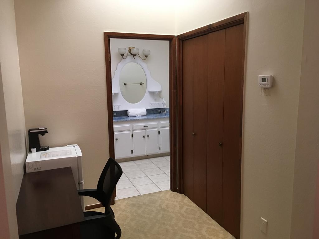 Reedley Hotel Burgess מראה חיצוני תמונה