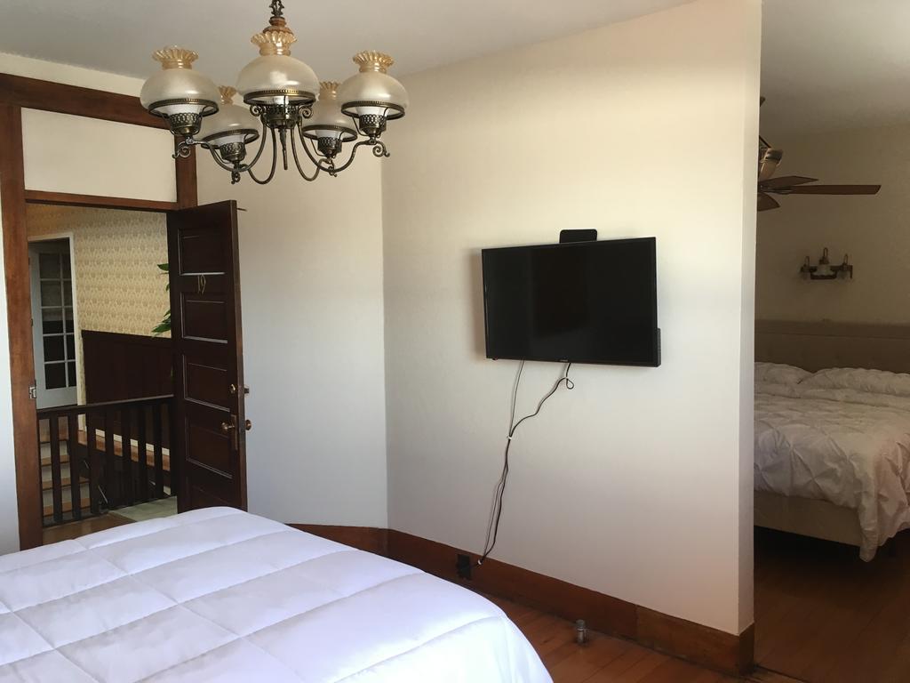 Reedley Hotel Burgess מראה חיצוני תמונה