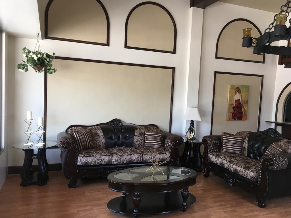 Reedley Hotel Burgess מראה חיצוני תמונה